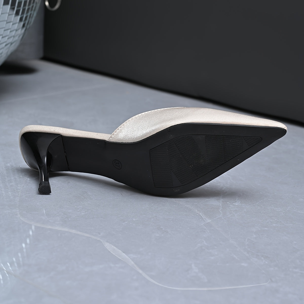 Lumière Délicate – Scarpin de Verão em Tecido Texturizado