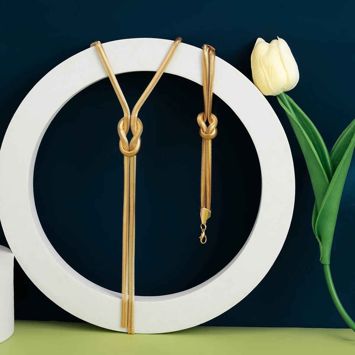 Colar e Pulseira “Serpentina Noir” – Elegância Torcida em Corrente Vintage Glam