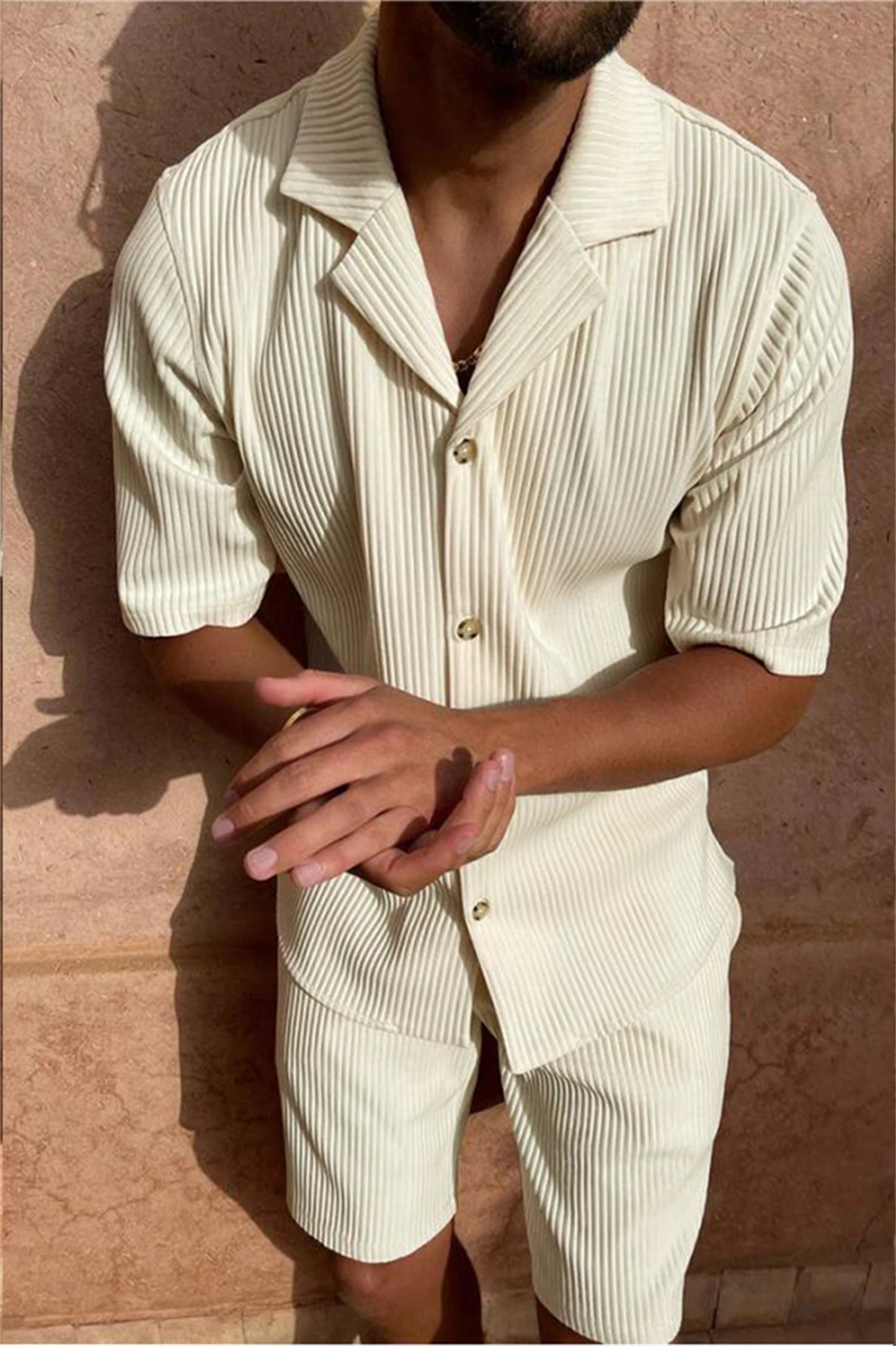 Conjunto Minimalista em Veludo Cotelê – Camisa e Bermuda Casual