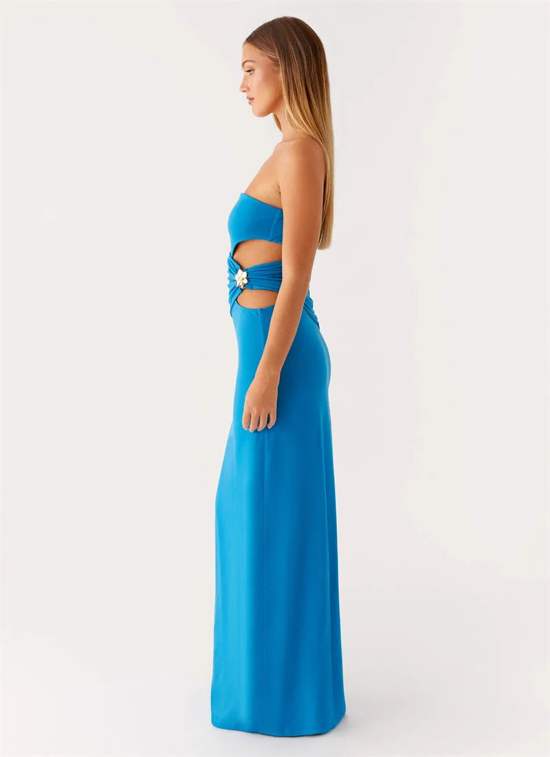 Vestido Longo Aurora – Sensualidade Escultural com Metal Floral