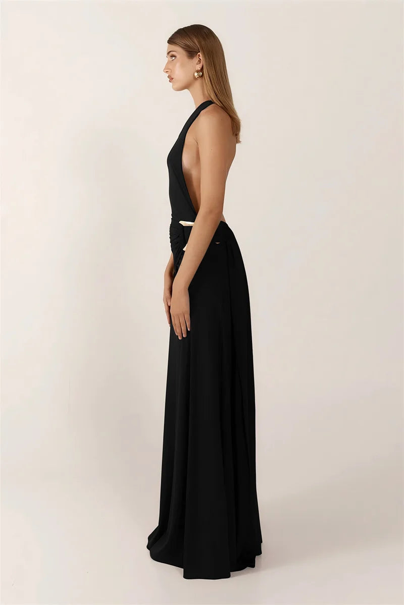 Vestido Longo Orion – Elegância Assimétrica com Fivela Escultural