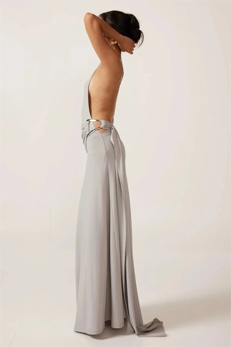 Vestido Longo Orion – Elegância Assimétrica com Fivela Escultural