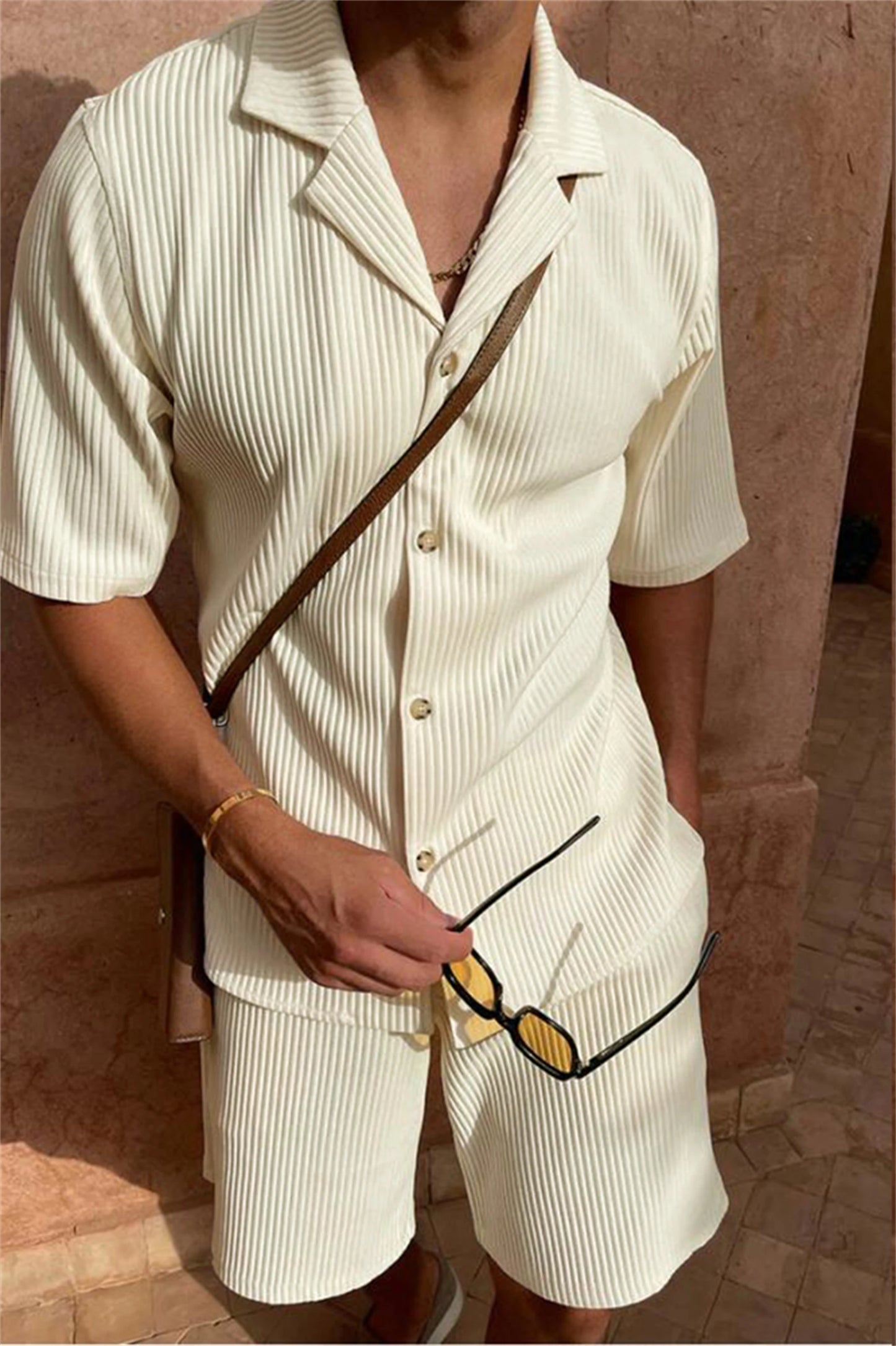 Conjunto Minimalista em Veludo Cotelê – Camisa e Bermuda Casual
