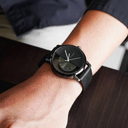 Relógio Minimalista TOMI – Design Vazado em Quartzo