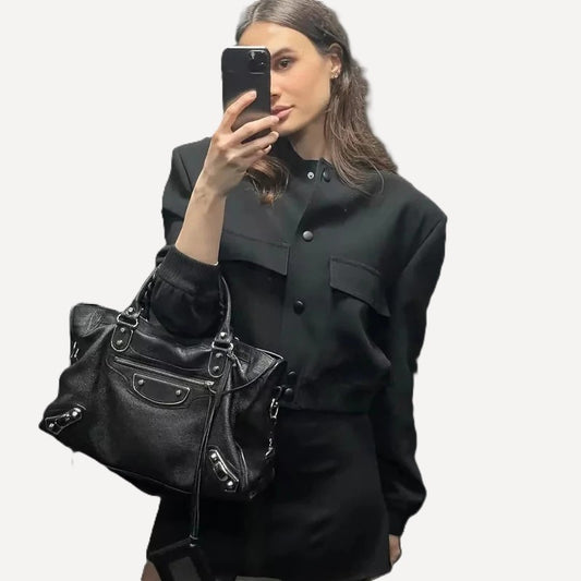 Jaqueta Bomber Cropped Branca Feminina Yahmandy™ – Casual & Elegante | Outono/Inverno 2025