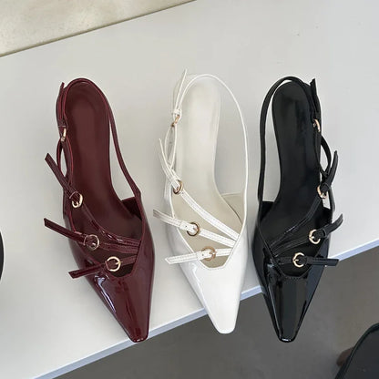 Scarpin Elegante com Fivela – Bico Fino e Salto Fino para Noivas e Eventos