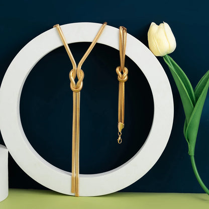 Colar e Pulseira “Serpentina Noir” – Elegância Torcida em Corrente Vintage Glam