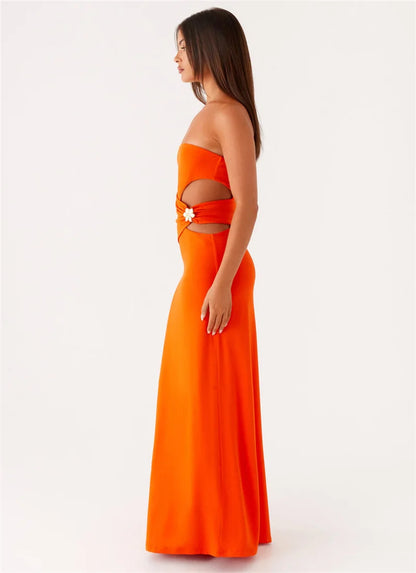 Vestido Longo Aurora – Sensualidade Escultural com Metal Floral