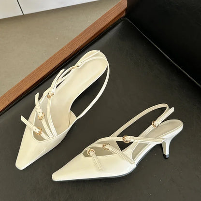 Scarpin Elegante com Fivela – Bico Fino e Salto Fino para Noivas e Eventos
