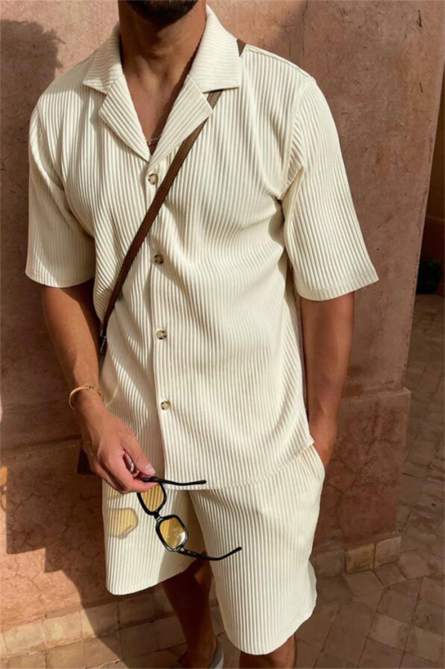 Conjunto Minimalista em Veludo Cotelê – Camisa e Bermuda Casual