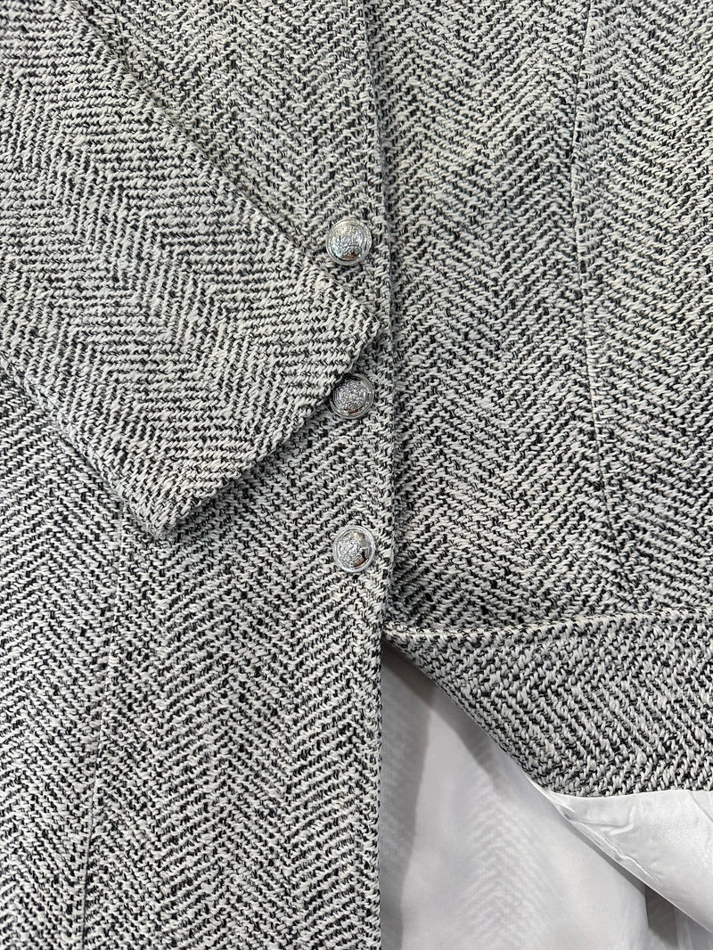 Casaco Feminino em Tweed - Elegância Atemporal para Outono e Inverno